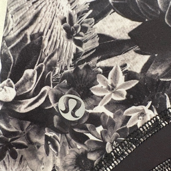 Lululemon Run Inspire Crop II in Flowabunga Black Angel Wing Size 10 - Picture 10 of 12